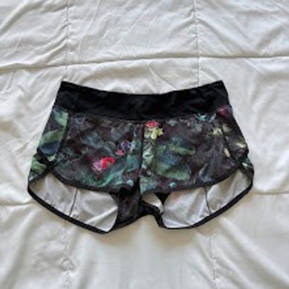 Lululemon Speed Up Low-Rise Lined Shorts 2.5 Lush Oasis Floral Womens 6 Active